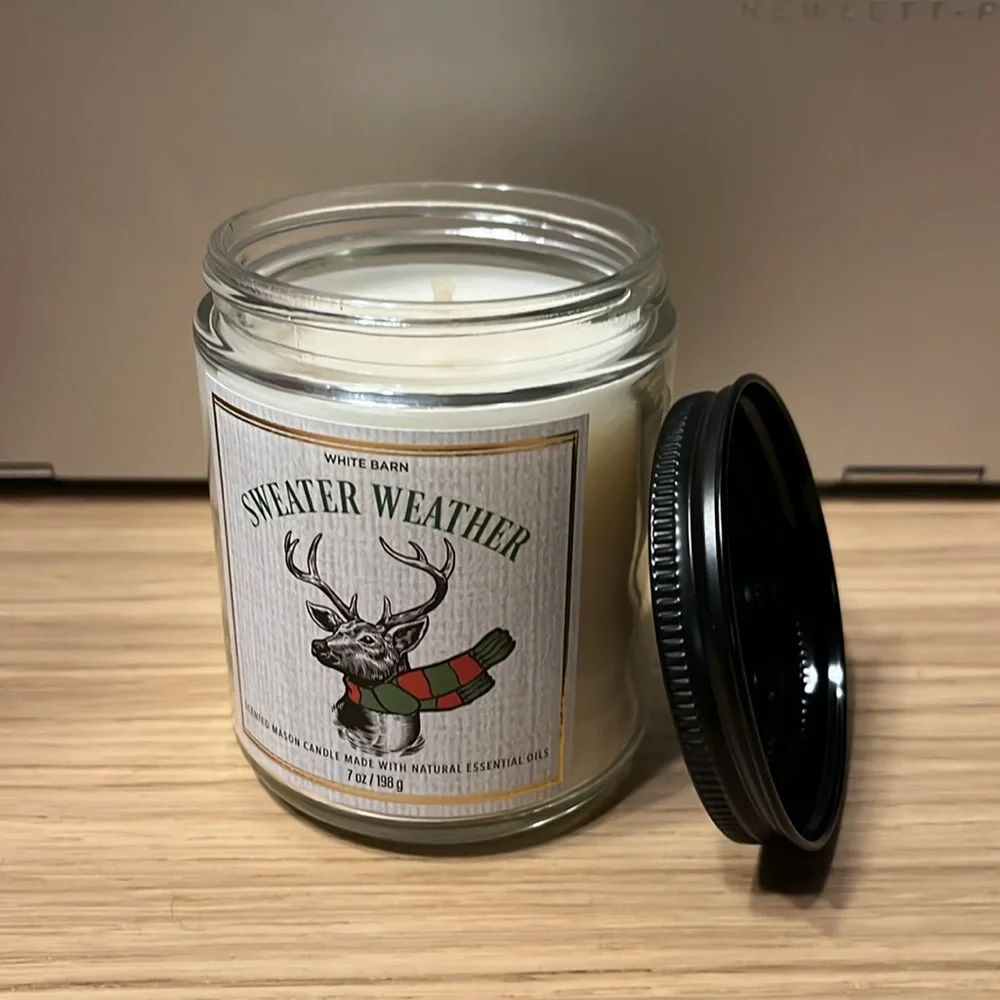 Bath & Body Works Single Wick Candle. Sweater Weather.